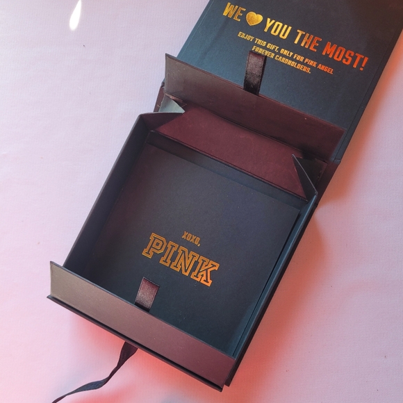 PINK VS Charger - Picture 7 of 14